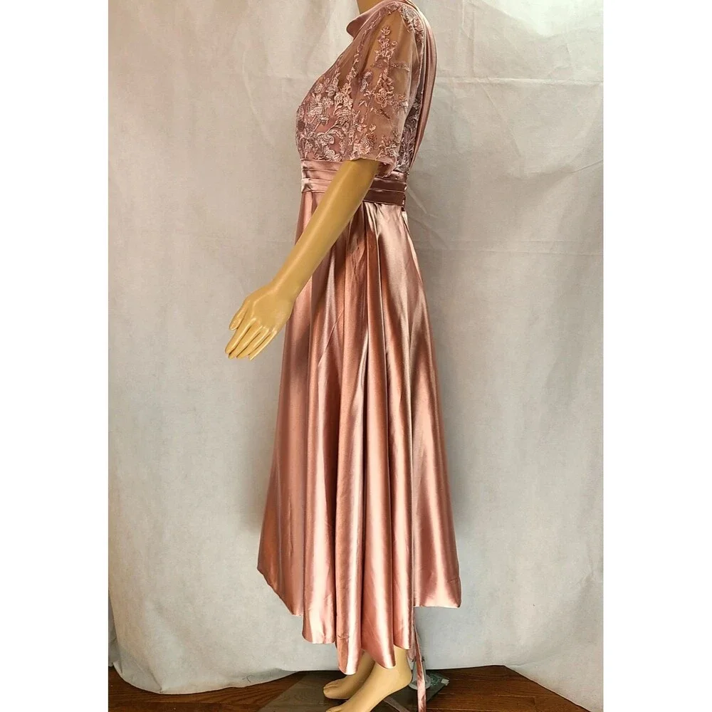 Elegant Pink Lace Dress - Picture 4 of 9